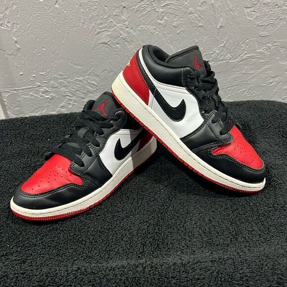 🏀 NIKE AIR JORDAN 1 Low 'Bred Toe' 2023 Shoes Big Kids Sz 4Y - RARE - Excellent - Picture 1 of 12